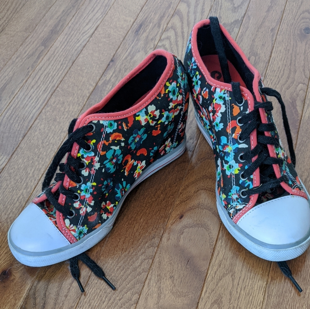 Wedge converse